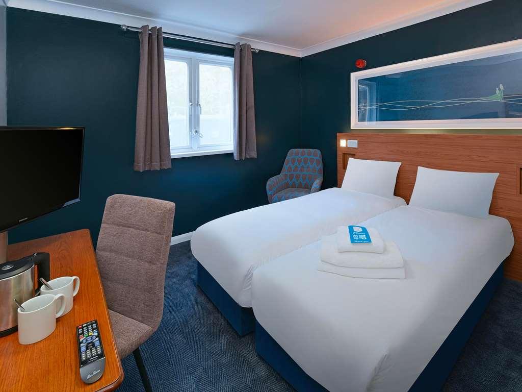 Travelodge Redhill Редгілл Номер фото